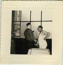 PHOTO ANCIENNE - VINTAGE SNAPSHOT - HOMME DÉGUISEMENT CLOWN SPECTACLE GAG DRÔLE