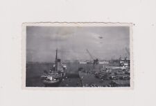 Snapshot argentique port de Haïfa 1947 bateaux animée grue voitures anciennes