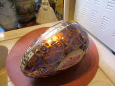 BOITE ANCIENNE EN FORME D'OEUF