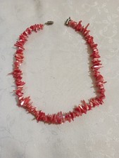 Collier original en coquillage orange nacré