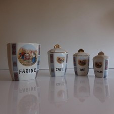 4 pots cuisine farine café