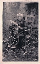 79* ST MAIXENT L ECOLE paysanne filant au rouet        RL57,0267