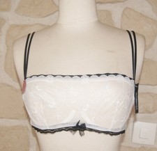 soutien-gorge blanc et noir