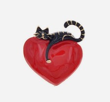 Broche bijou Chat noir sur Coeur Rouge, Acier inoxydable.