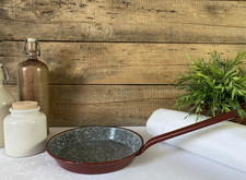 825⚜️ Ancienne Poêle en Tole Émaillée Couleur Bordeaux Diamètre 24 Cm Vintage