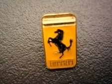 Pin's Voiture Ferrari Cheval