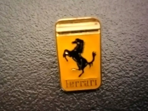 Pin voiture ferrari - pin's,