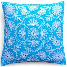 Housse de coussin brodée de
