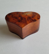 Boite en forme de coeur, bois loupe de Tuya