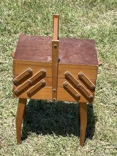 ANCIENNE PETITE TRAVAILLEUSE Boîte  A COUTURE EN BOIS