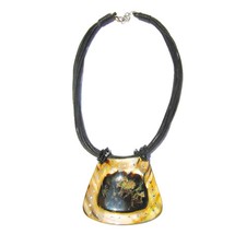 Collier ethnique Alliance en coquillage nacré et coton noir
