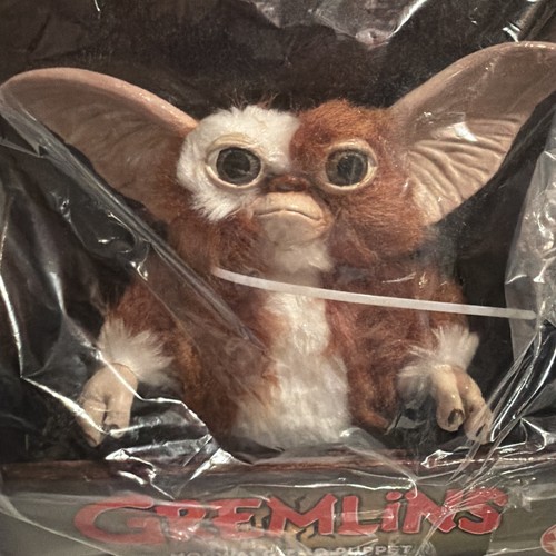Gremlins gizmo and stripe hand - stripe,