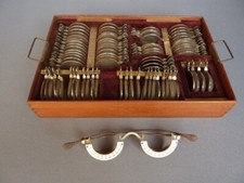 CABINET DE CURIOSITE COFFRET OPHTALMOLOGUE VERRES ET LUNETTE D'ESSAI A RESTAURER