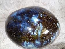 Galet en céramique émaillée