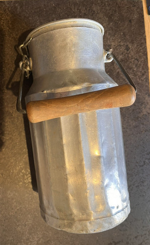 B01 ancien pot lait en - pot,