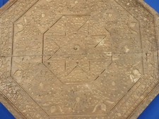 Ancien Plateau table sculpté indien / marqueterie