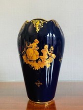 Vase Limoges – Porcelaine bleue cobalt & or – Scène galante dorée