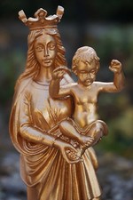 RE0302  FIGURINE STATUETTE