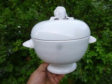 JOLIE SOUPIERE EN FAIENCE BLANCHE EMILE TESSIER A MALICORNE SARTHE VERS 1950