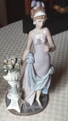 Figurine porcelaine femme - figurine,