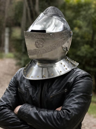 Casque médiéval fermé