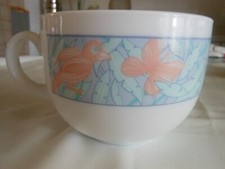 Grande tasse à déjeuner Arcopal France motif oiseaux et papillons vintage