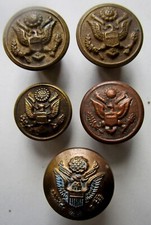5 Anciens boutons en métal