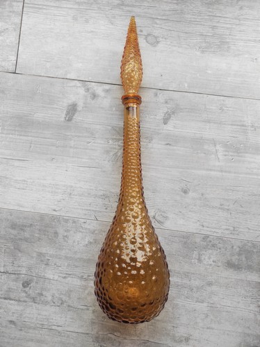 Très haute bouteille verre - très,