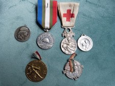 beau lot de 6 Medailles croix