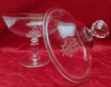 DRAGEOIR, COMPOTIER COUVERT en CRISTAL sur Pied Monogrammé SP