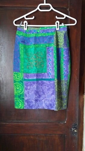 Superbe jupe vert - bleu, violet