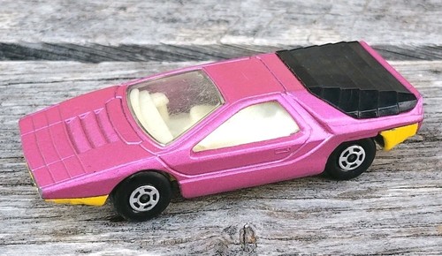 Voiture miniature alfa carabo - miniature,