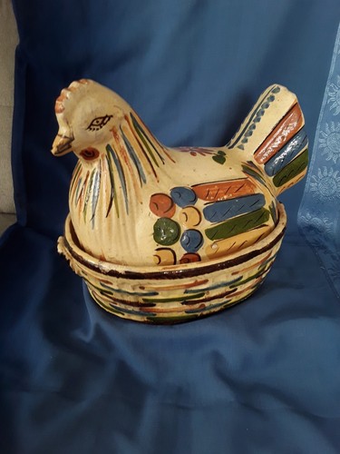 Poule terre cuite sur - poule, en