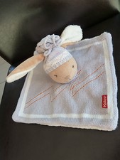 P5. DOUDOU PLAT KALOO LAPIN TRICOT GRIS ZIG ZAG ORANGE BONNET SKI ETAT NEUF*