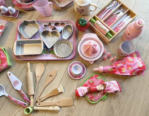 Dinette charlotte aux fraises - dinette,