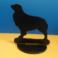 Statuette en fer représentant un Akita