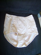 Gaine culotte Hélène Des Champs beige brodée taille 105 neuve