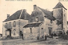 TRETEAU : vieilles maisons XVe siecle - tres bon etat