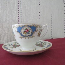 1 tasse a thé  en porcelaine