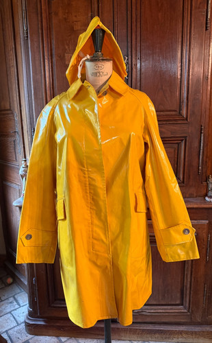Ancien ciré imperméable - /,