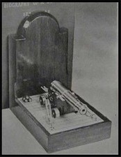 Model of early Naval Cannon