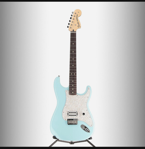 Tom delonge daphne fender - daphne,