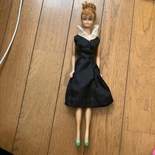 Robe noire étiquetée Barbie