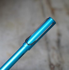 STYLO PLUME LAMY SAFARI EN RESINE BLEU TURQUOISE - PLUME METAL DE TAILLE FINE