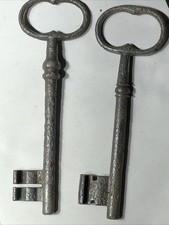 Grandes Clef clé anciennes/Old key- 14,2cm  Diamètre 8 en fer forgé,19e ( X2)
