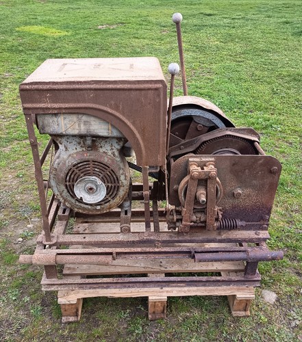 Ancien treuil thermique