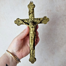 Crucifix Ancien Doré – Christ sur Croix Bois et Résine – Dévotion et Collection