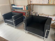 Lot de deux fauteuils en cuir noir