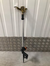 Arroseur cracheur en métal sur piquet pour pelouse jardin gazon