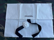 CHANEL Grand Dustbag à Rabat Blanc et Ruban Noir à Nouer et Fleur Camélia  Neuf
